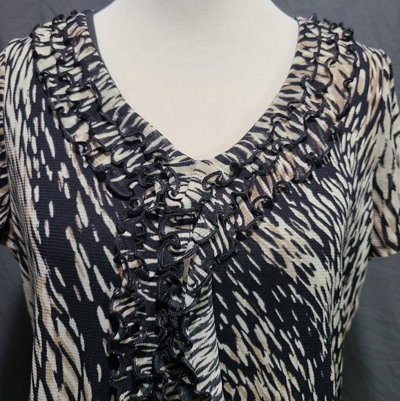 212 Collection Abstract Print Ruffled Top - Picture 3 of 7